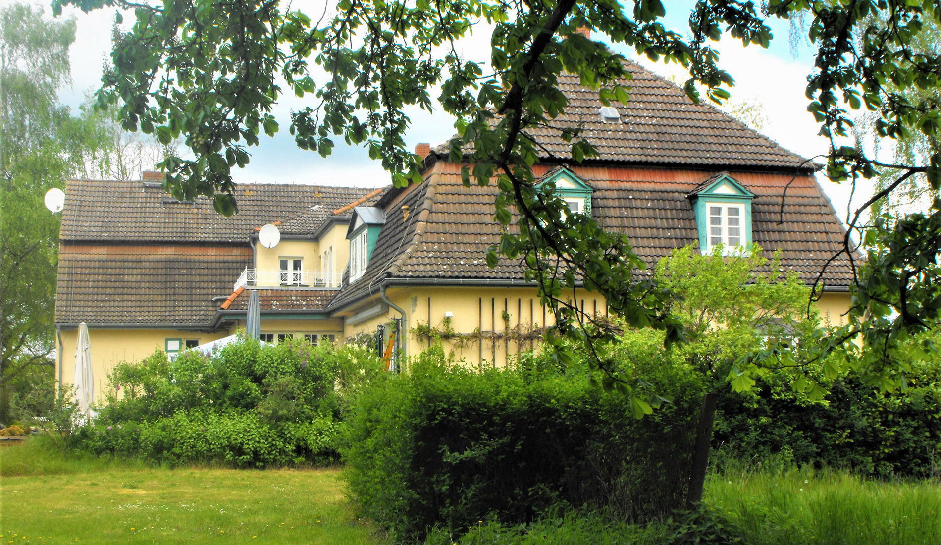 Gutshaus Zapel Blick vom Park aus auf die Immobilie  Noll Immobilien Makler, Prignitz